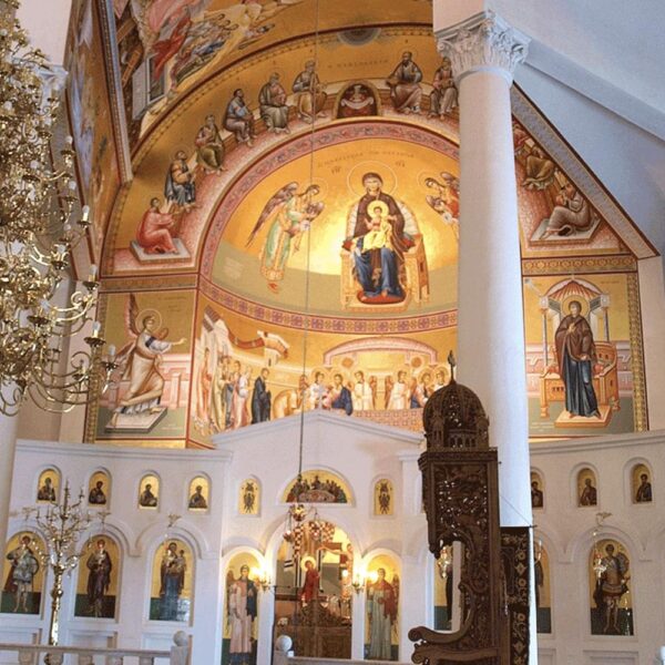 Εσωτερικό του ενοριακού Ναού. 
Από: https://www.thessalonikitourism.gr/index.php/el/component/k2/item/331-church-of-saint-paul-the-apostle