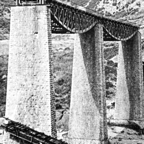 Γοργοπόταμος_gorgopotamos Η γέφυρα του Γοργοποτάμου. Από: https://www.ethnos.gr/ellada/6663_gorgopotamos-76-hronia-apo-tin-anatinaxi-tis-gefyras-pics