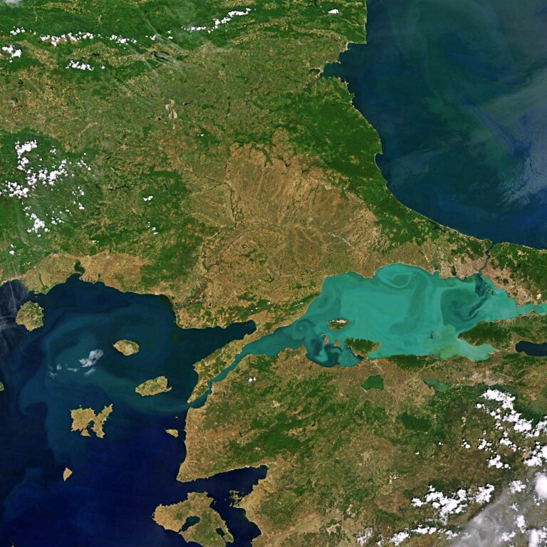 2010_satellite_picture_of_the_Sea_of_Marmara