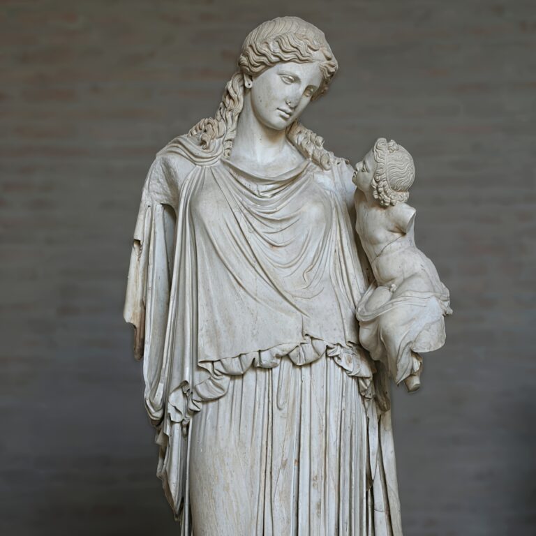 800px-Eirene_Ploutos_Glyptothek_Munich_219_n1_cropped-topaz-upscale-2x