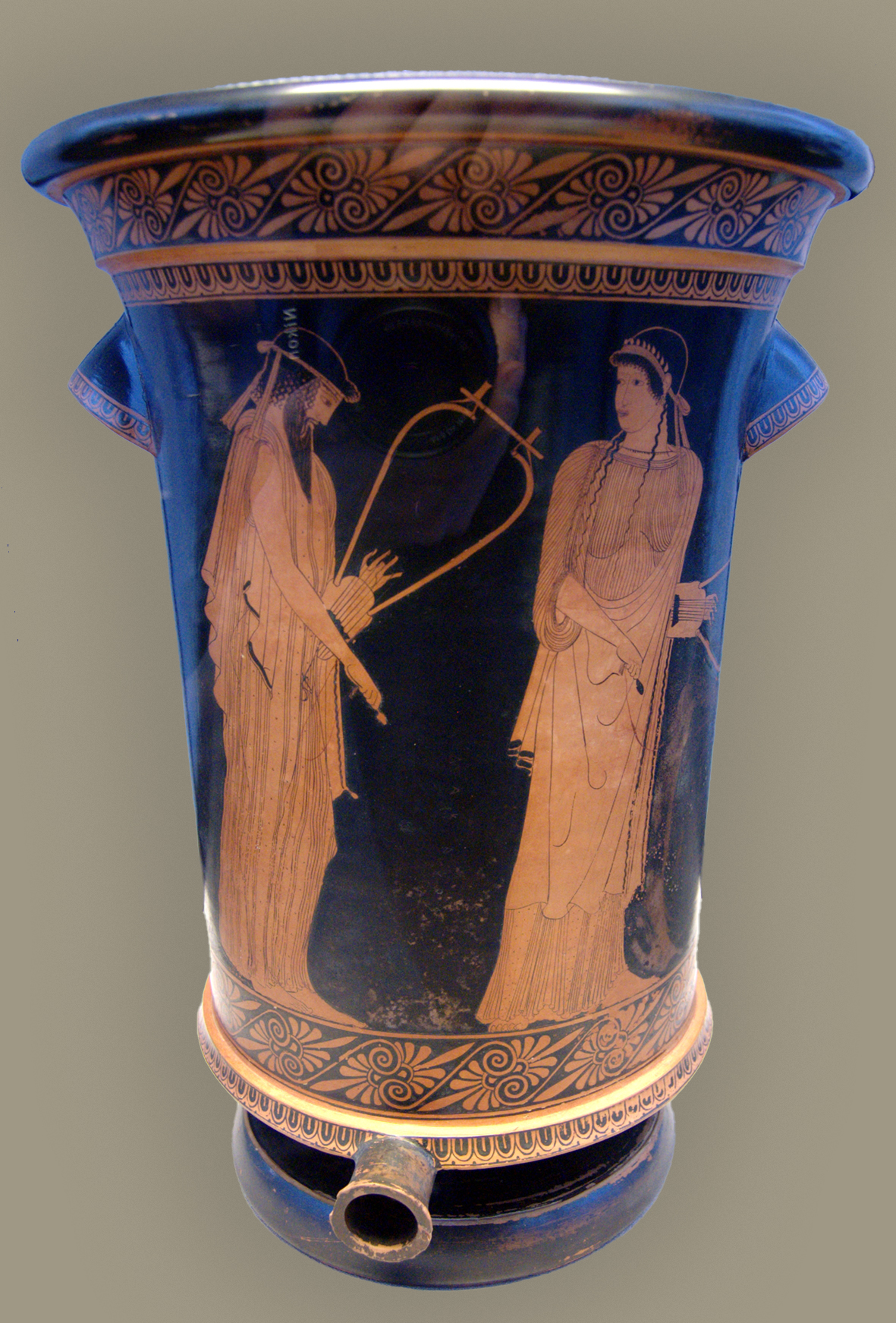 Alkaios_Sappho_Staatliche_Antikensammlungen_2416_full