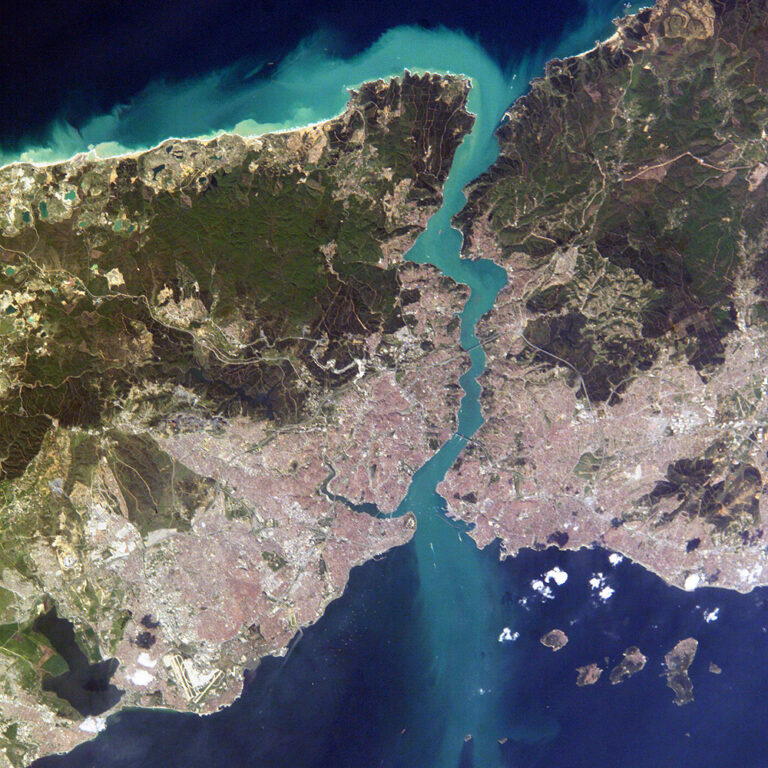 Istanbul_and_Bosporus_big