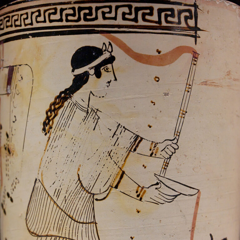 Artemis_libation_Louvre_CA599_cropped