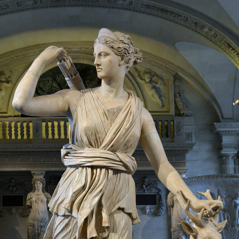 Diana_of_Versailles_cropped