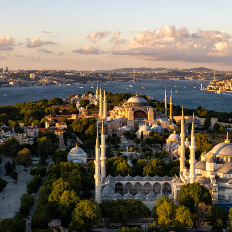 Historical_peninsula_and_modern_skyline_of_Istanbul