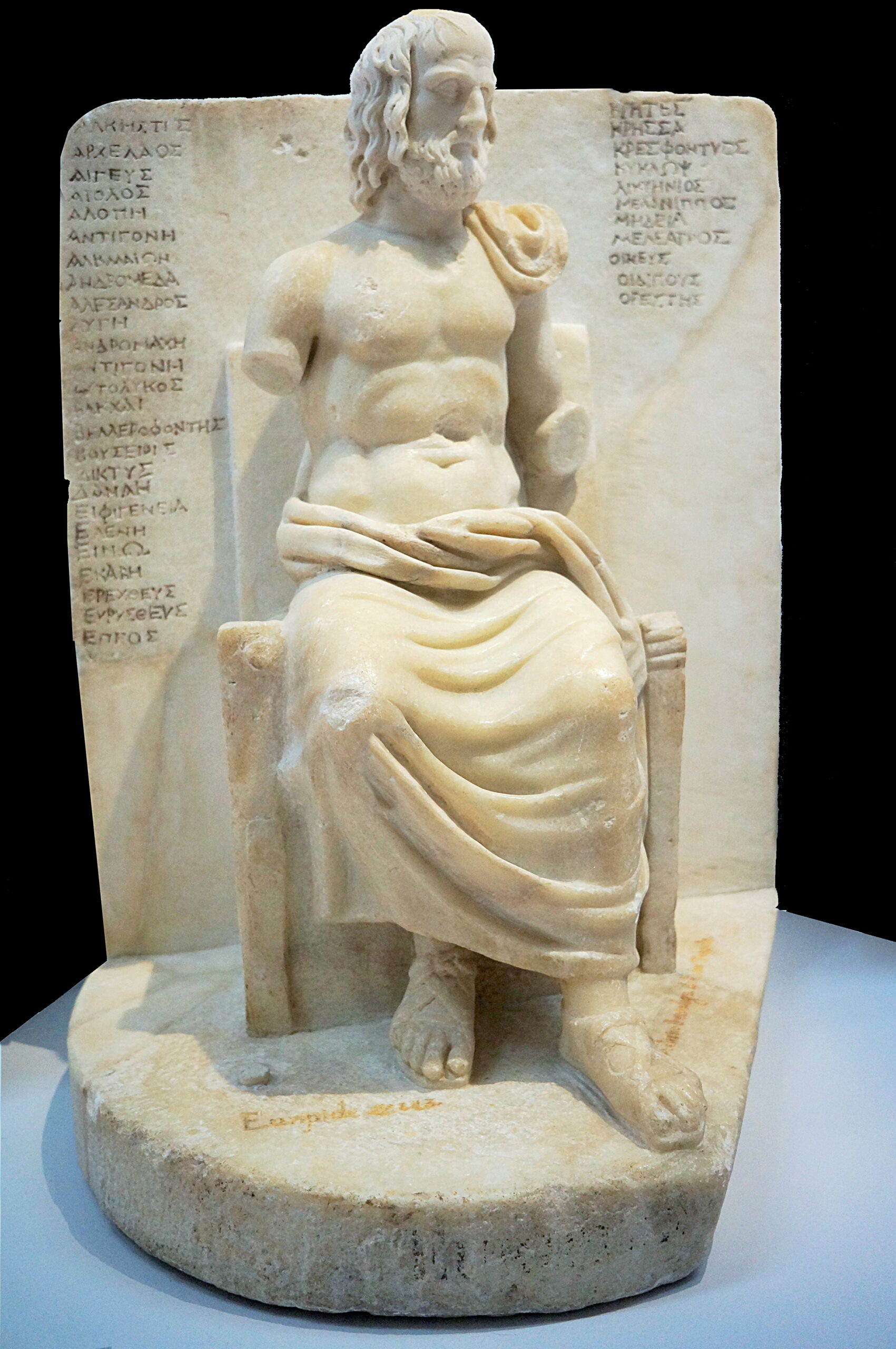 Louvre-Lens_Euripide_assis