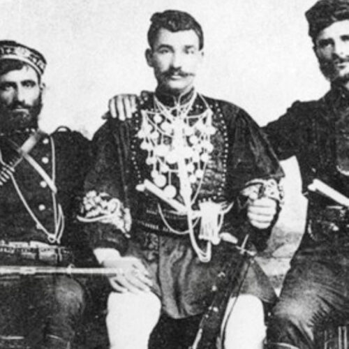 kritikoi-mak Οι Κρητικοί Μακεδονομάχοι Καραβίτης, Βολάνης και Μακρής. Από: https://www.protothema.gr/stories/article/1620520/kritikoi-makedonomahoi-i-terastia-prosfora-tous-stin-apeleutherosi-tis-makedonias/
