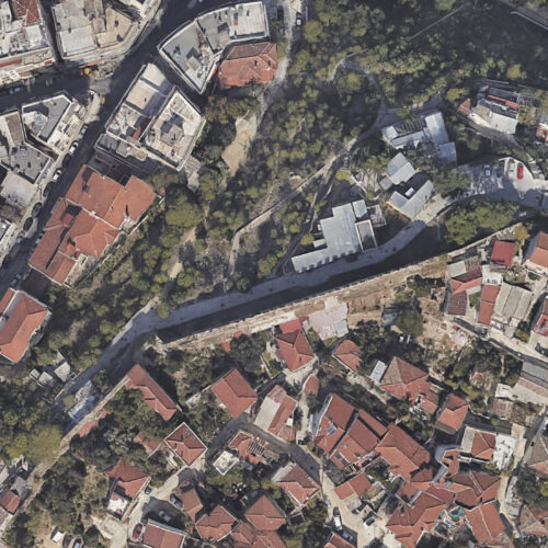 Τα τείχη στην οδό Έβρου (εναέρια άποψη από Google maps)