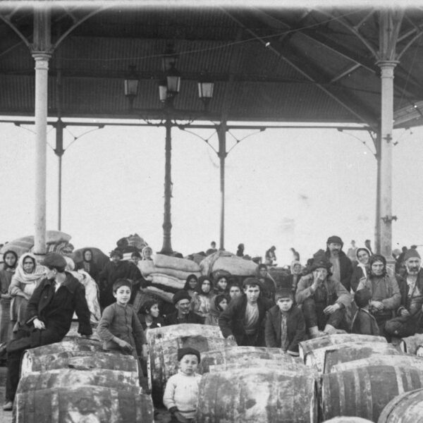 Πόντιοι πρόσφυγες στην Κέρκυρα 20/1/1923. Από: https://migration.gov.gr/archiki/mikrasiatiki-katastrofi-100-chronia/